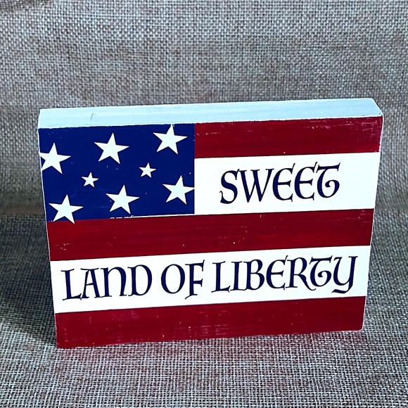 HANDCRAFTED TIERED TRAY DECOR/MINI WOOD SIGN/SWEET LAND OF LIBERTY SIGN - Picture 1 of 1